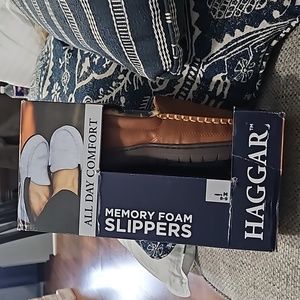 Haggar men's slippers size 8-9 tan color